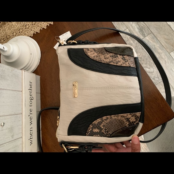 Jessica Simpson Handbags - New Jessica Simpson crossbody 🥰